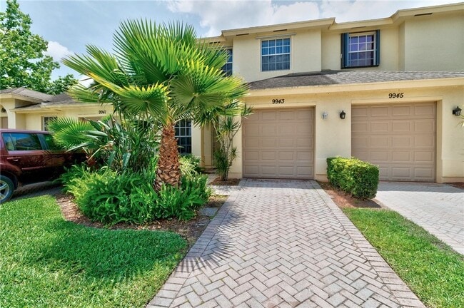 Building Photo - 9943 E Villa Cir
