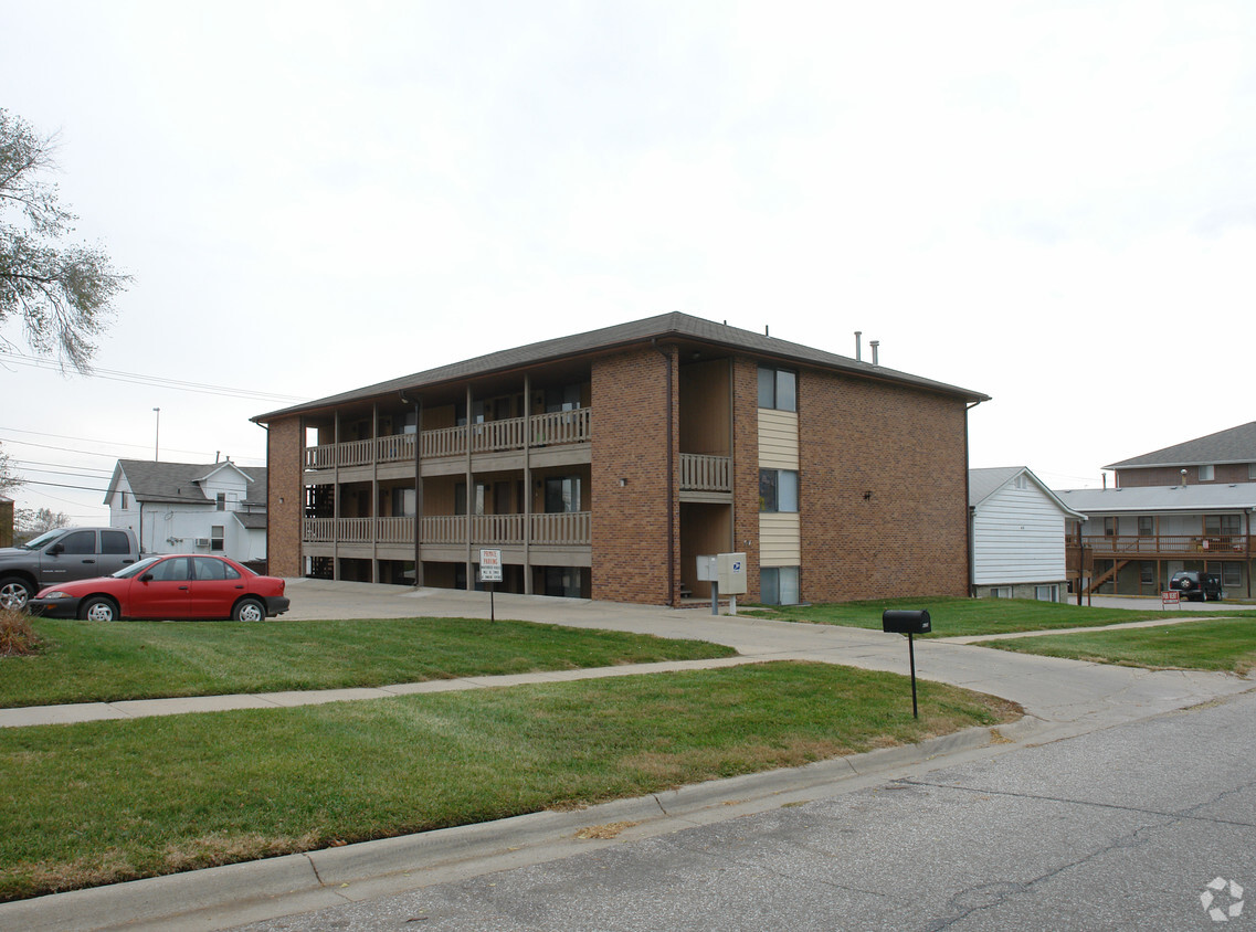 Primary Photo - 421 W Saunders Ave