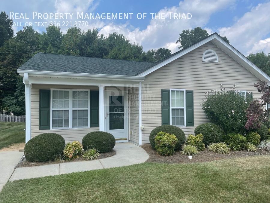 Primary Photo - Amazing Single-Level 2bd/2ba Duplex Unit A...