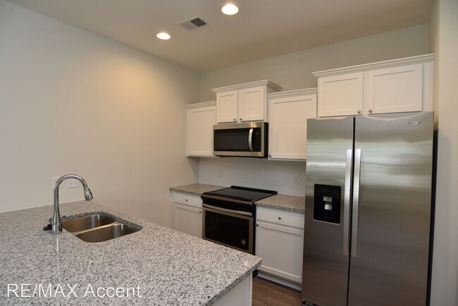 Building Photo - 3 br, 2.5 bath House - 134 Bellasera Way