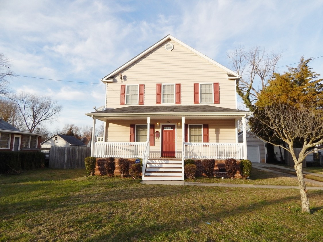 Primary Photo - 424 Lee St. Hampton, VA