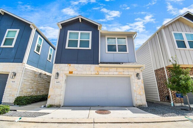 Building Photo - 5435 Cuerta St