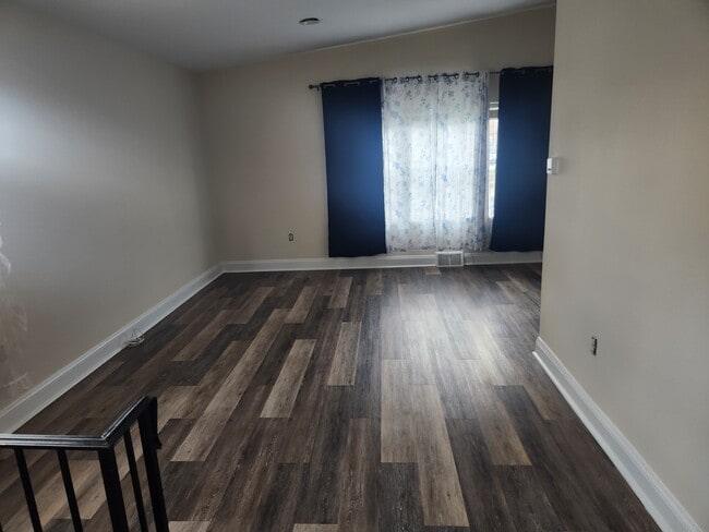 Living room - 1855 Beyer Ave