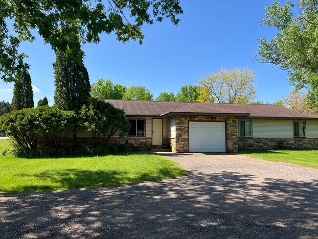 Foto del edificio - 545 Pine Tree Dr