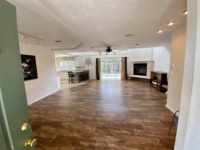 Building Photo - 22 Bermuda Run Way