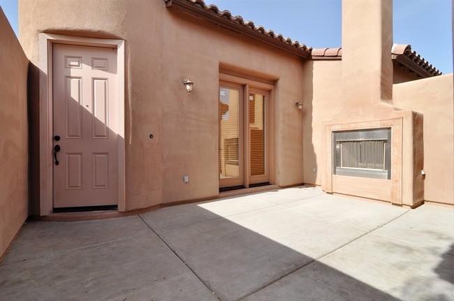 Building Photo - 4540 W Valencia Dr