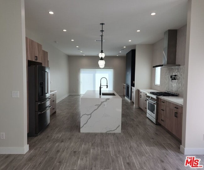 Foto del edificio - 422 Almond Ave