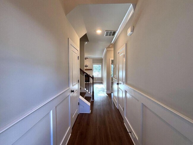 Foto del edificio - 173 Russell Way