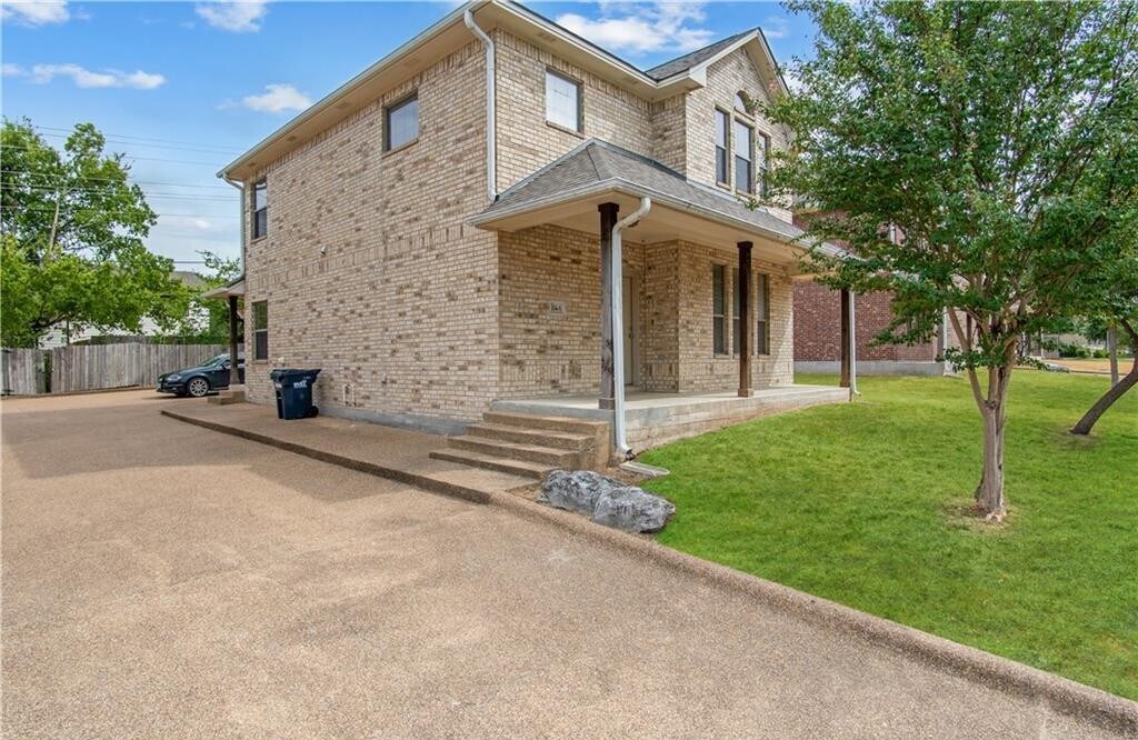 Foto principal - 305 Sterling St