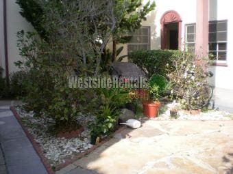 Primary Photo - 3739 Los Feliz Blvd