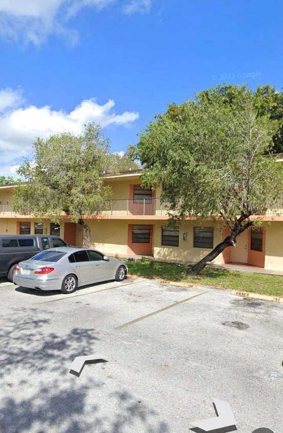 Primary Photo - 4207 Lakeside Dr