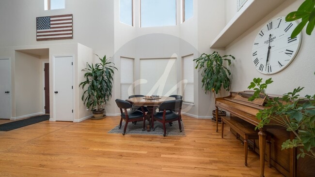 Building Photo - Country Living on 13.5 Acres