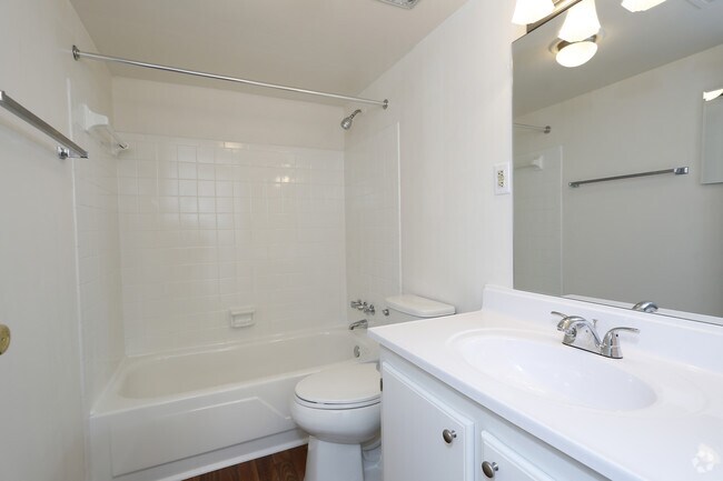 Bathroom - Abercorn Townhomes and Apartments