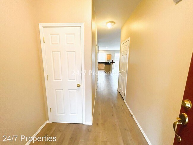 Building Photo - 2 br, 2.5 bath House - 4556 SE Olivewood St