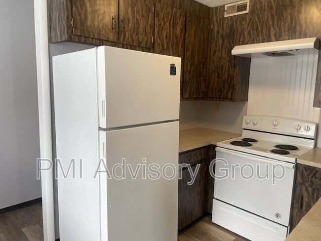 Foto del edificio - 410 W 9th St