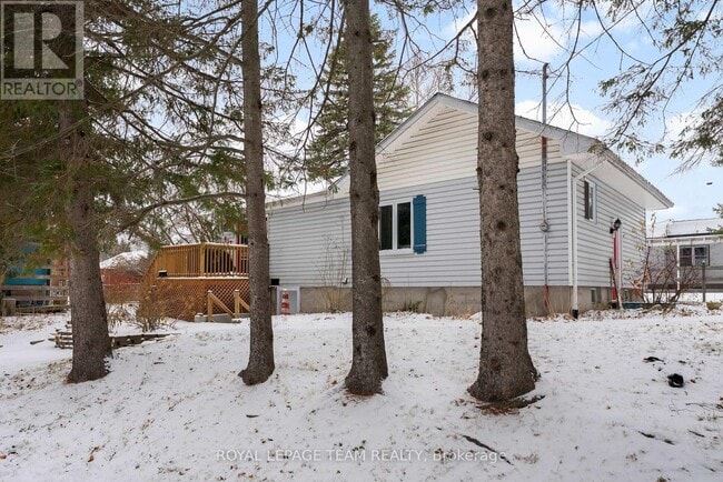 Building Photo - 612 Karen St