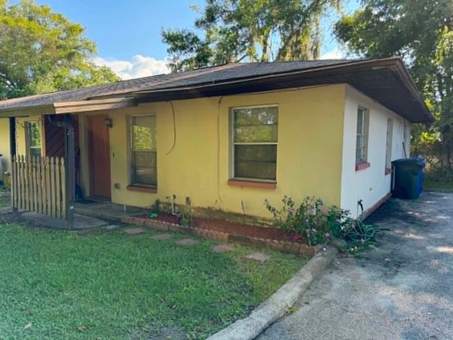 Building Photo - 155 Denice Dr