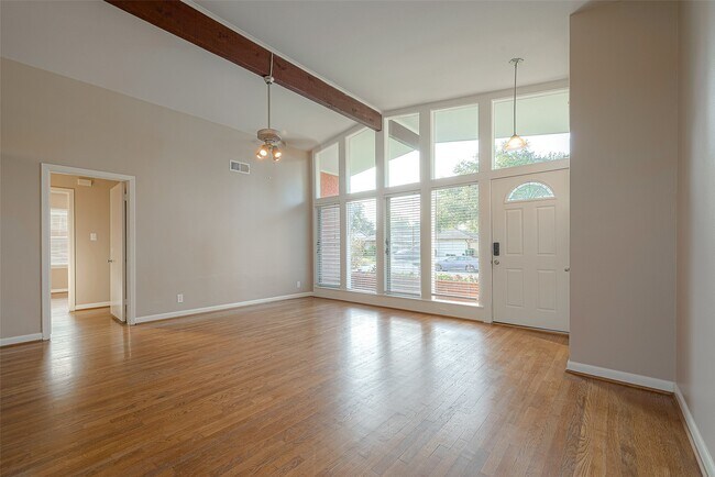 Foto del edificio - 5222 Nina Lee Ln