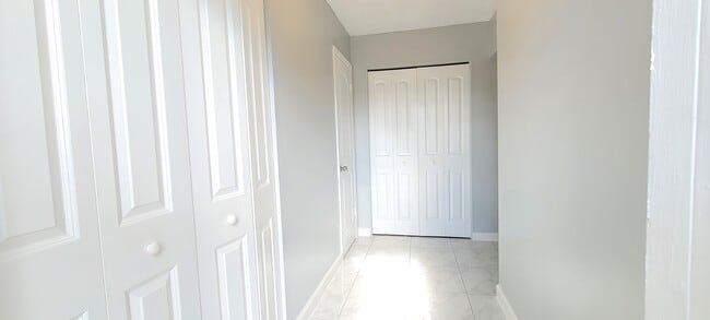 Building Photo - 3684 Pinehurst Dr