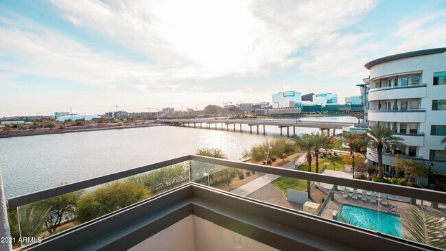 Building Photo - 945 E Playa Del Norte Dr