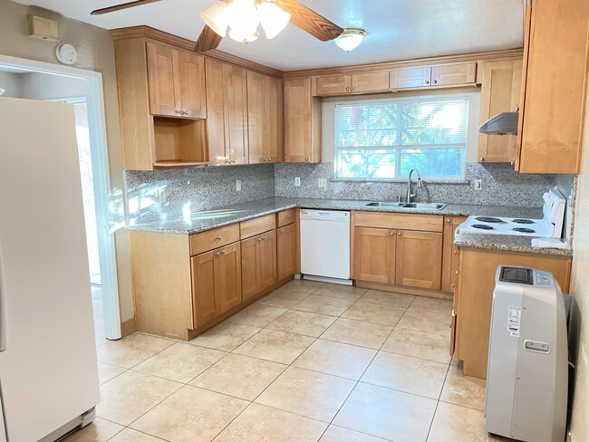 Photo - 43120 Starr St Apartment