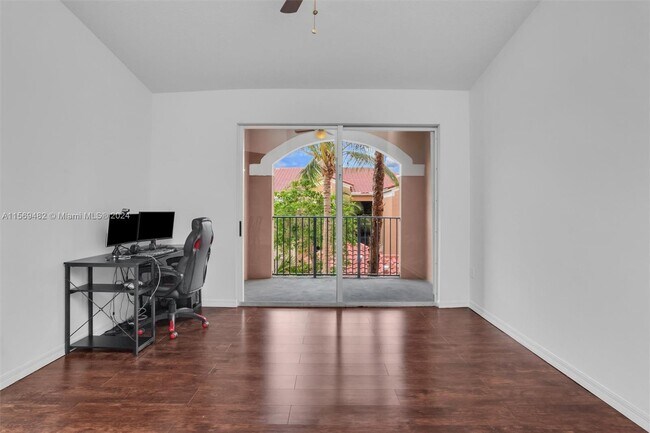 Building Photo - 6841 SW 44th St