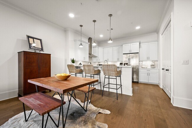 Building Photo - Luxury Living - 1 Bedroom, 1 Bath Condo fo...