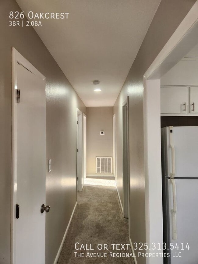 Building Photo - OakCrest Manor