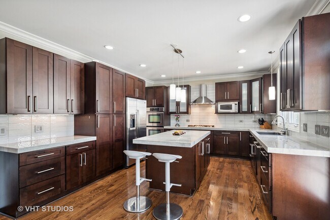 Foto del edificio - 1045 Arbor Ln