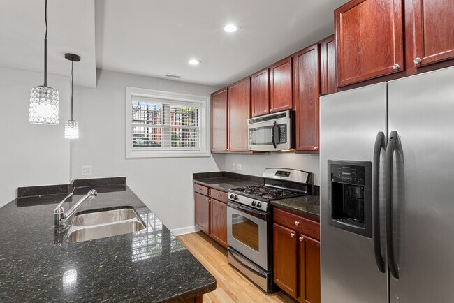 Foto del edificio - 7359 N Ashland Blvd