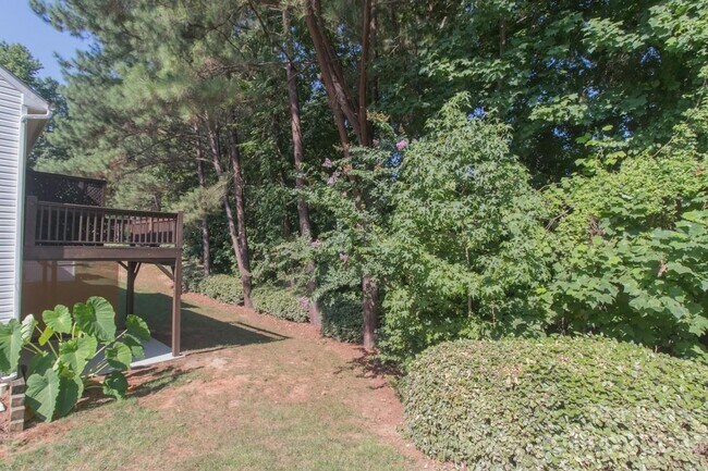 Building Photo - 8795 Robinson Forest Dr