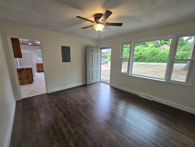 Foto del edificio - 605 Cherokee St