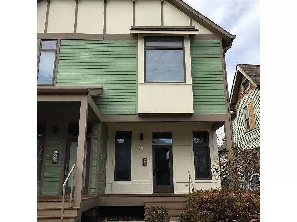 Foto principal - 2134 N Pennsylvania St