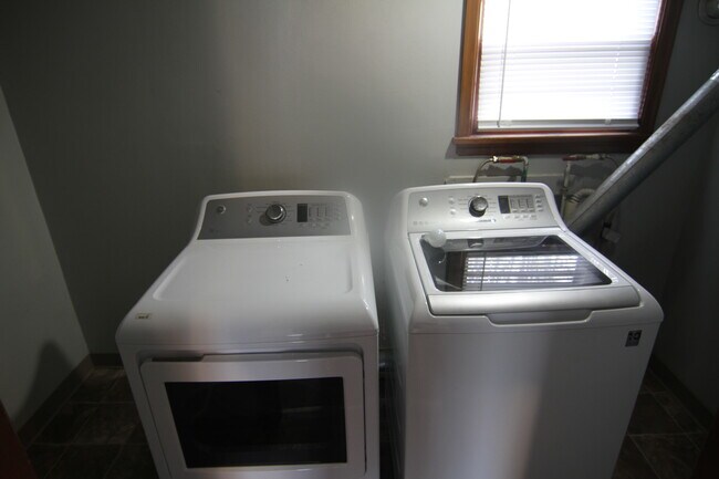 Laundry room - 3342 Beard Ave N