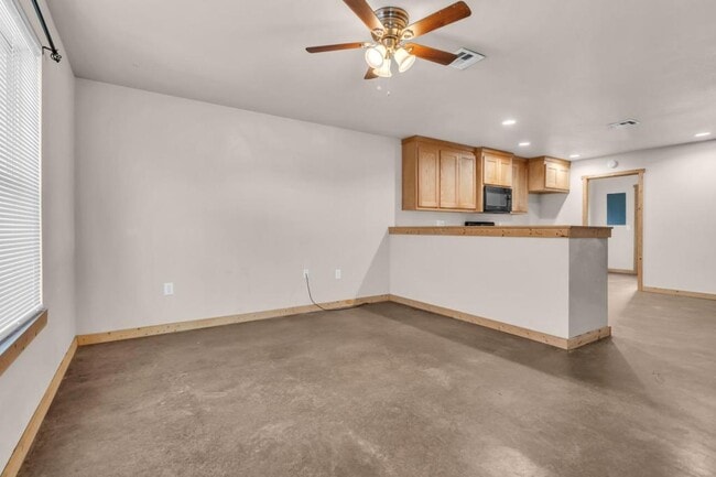 Building Photo - 11961 Sandpiper Rd