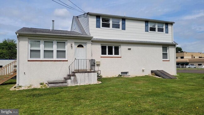 Building Photo - 296 Evergreen Ave