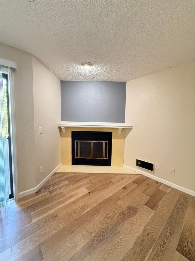 Foto del edificio - Well Maintained 2BD/2BTH Lynnwood Condo for Lease in Gated Community!