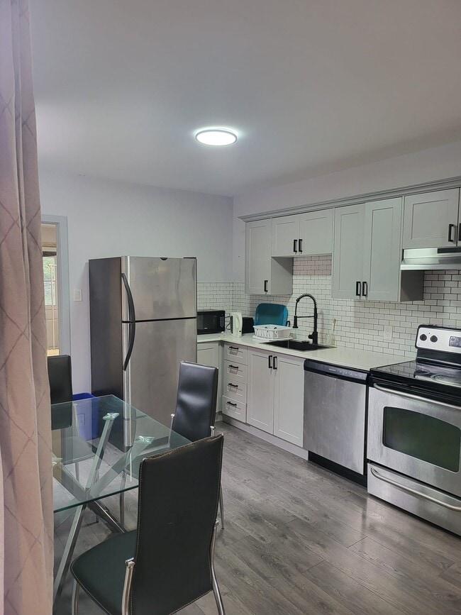 Building Photo - 4831 Rue Saint-Urbain