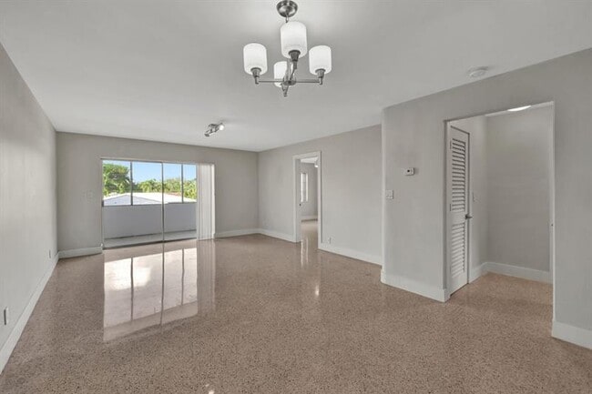 Building Photo - 2190 NE 51st Ct