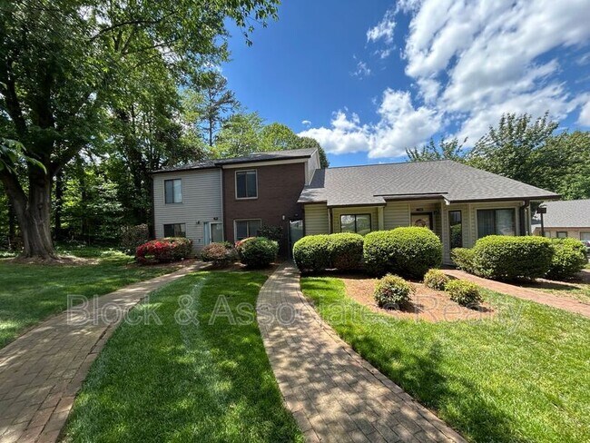 Building Photo - 185 Forest View Dr