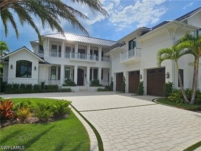 Building Photo - 637 Palm Cir W