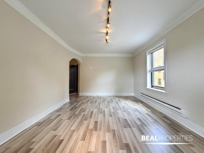 Building Photo - 2 bedroom in CHICAGO IL 60647