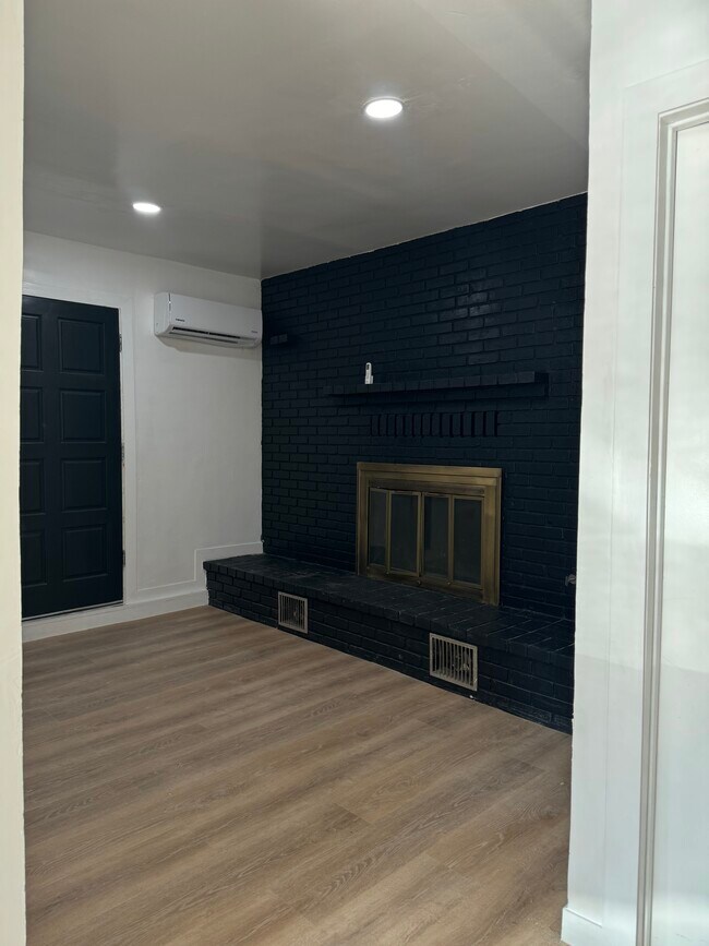 450 Golden West Ave Unit Shafter CA, Shafter, CA 93263 Apartments in