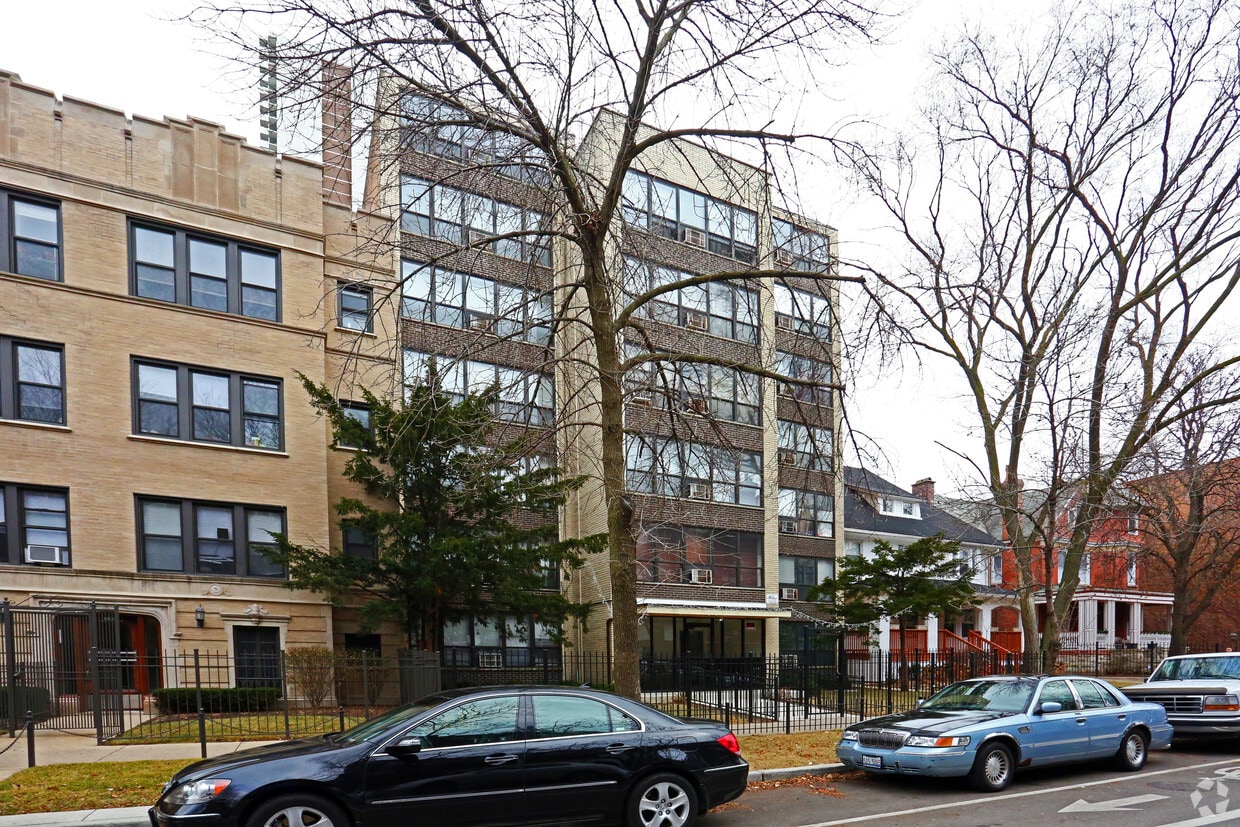 Building Photo - 6031 N Kenmore Ave