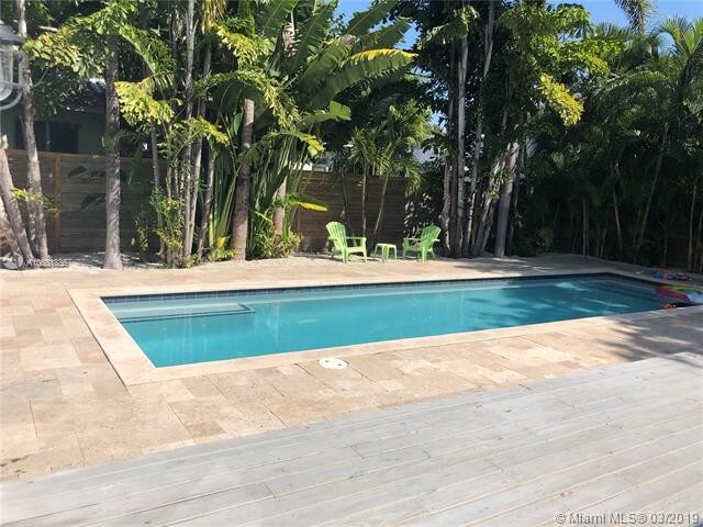 Foto del edificio - 881 NE 71st St