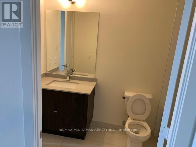 Building Photo - 330 Richmond St W