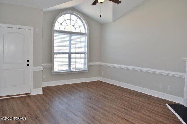 Building Photo - 3500 Gaston Way