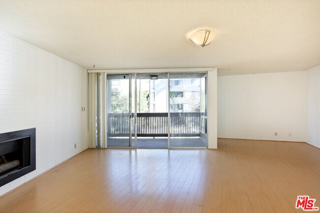 Foto del edificio - 809 S Bundy Dr