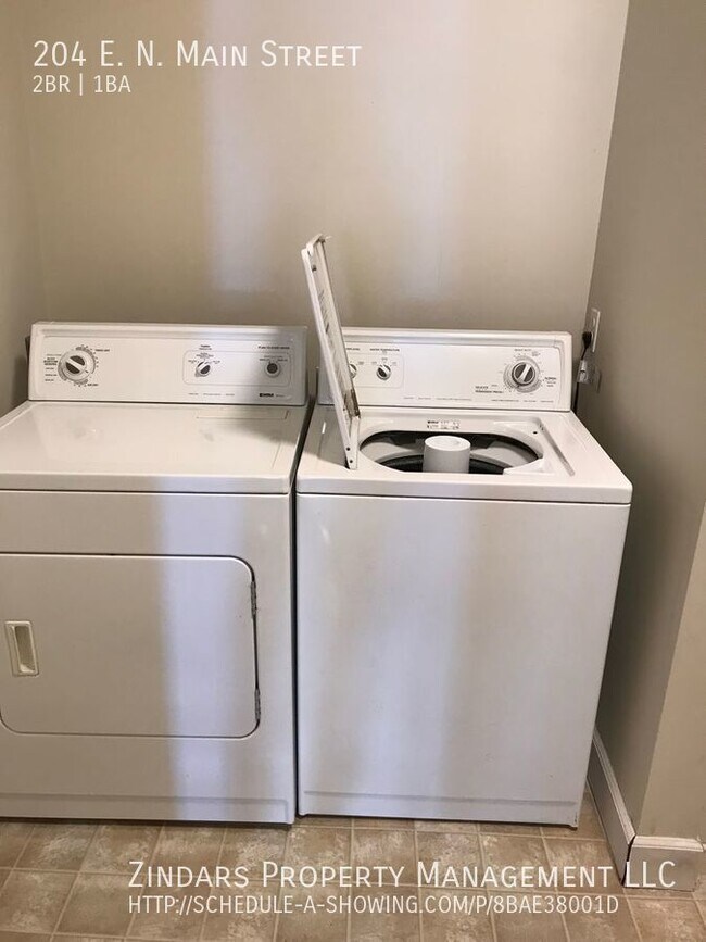 Foto del edificio - Large 2 bedroom apartment in Oakwood, IL