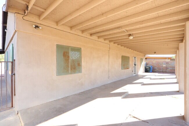 Building Photo - 5401 s 15th ave, phoenix az